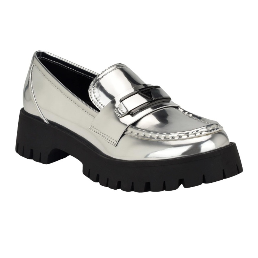 Women’s Guess tracers Sz 9.5 loafers